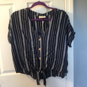 Womens short sleeve tie front top Universal Thread